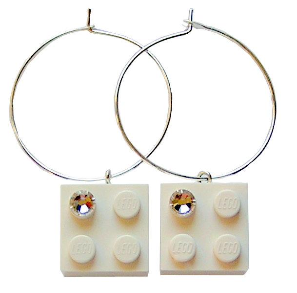 White LEGO® brick 2x2 with a ‘Diamond’ color SWAROVSKI® crystal on a Silver plated hoop