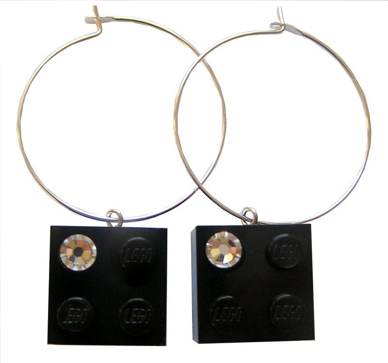 Black LEGO® brick 2x2 with a ‘Diamond’ color SWAROVSKI® crystal on a Silver plated hoop