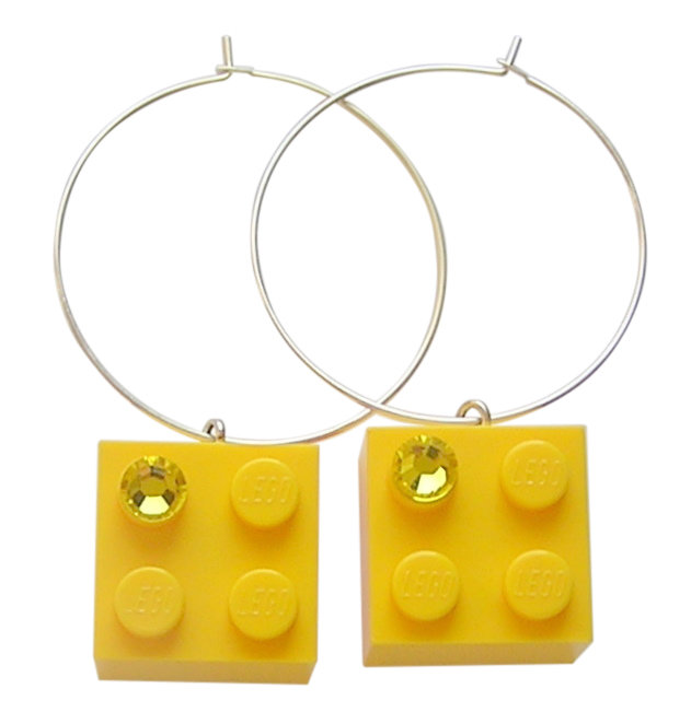 Yellow LEGO® brick 2x2 with a Yellow SWAROVSKI® crystal on a Silver plated hoop