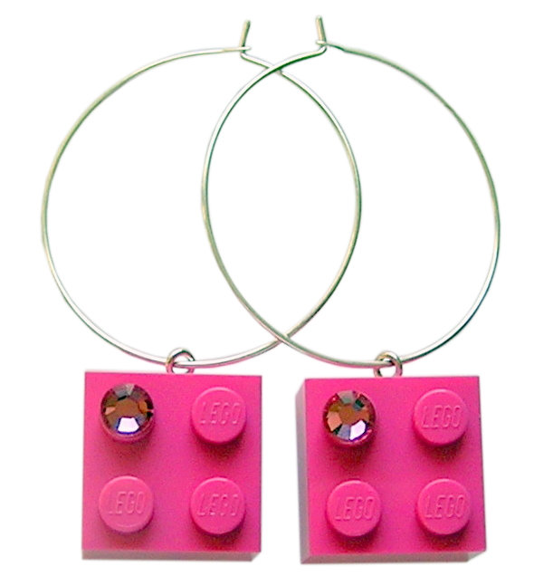 Dark Pink LEGO® brick 2x2 with a Pink SWAROVSKI® crystal on a Silver plated hoop