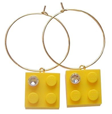 Yellow LEGO® brick 2x2 with a ‘Diamond’ color SWAROVSKI® crystal on a Gold plated hoop