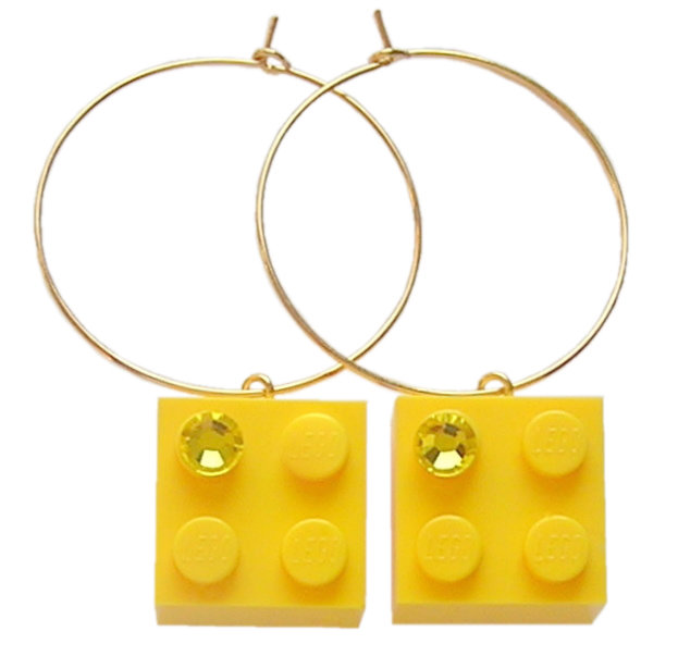 Yellow LEGO® brick 2x2 with a Yellow SWAROVSKI® crystal on a Gold plated hoop