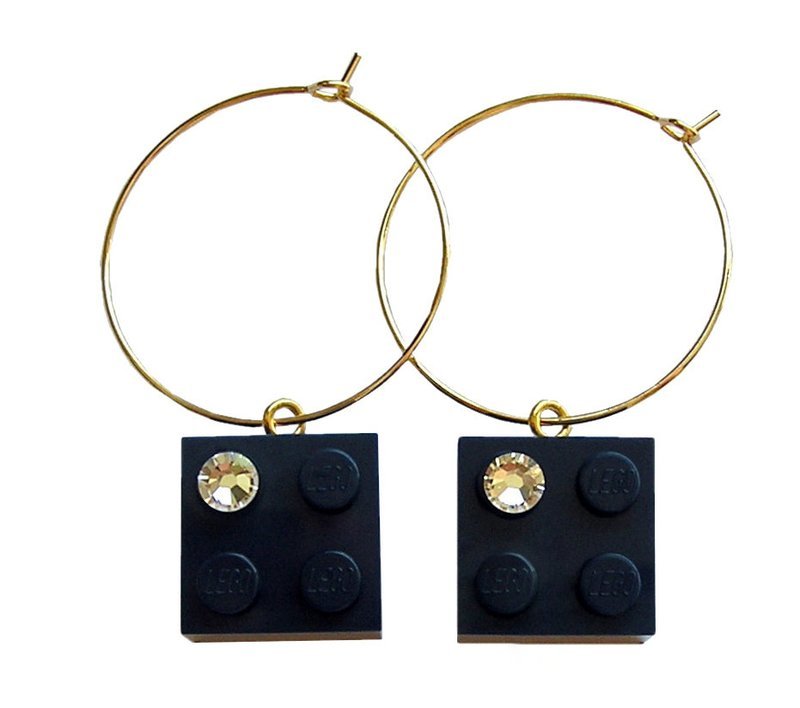 Navy Blue LEGO® brick 2x2 with a ‘Diamond’ color SWAROVSKI® crystal on a Silver plated hoop