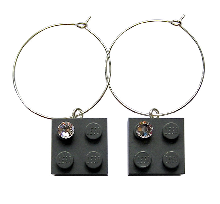 Gray LEGO® brick 2x2 with a ‘Diamond’ color SWAROVSKI® crystal on a Silver plated hoop