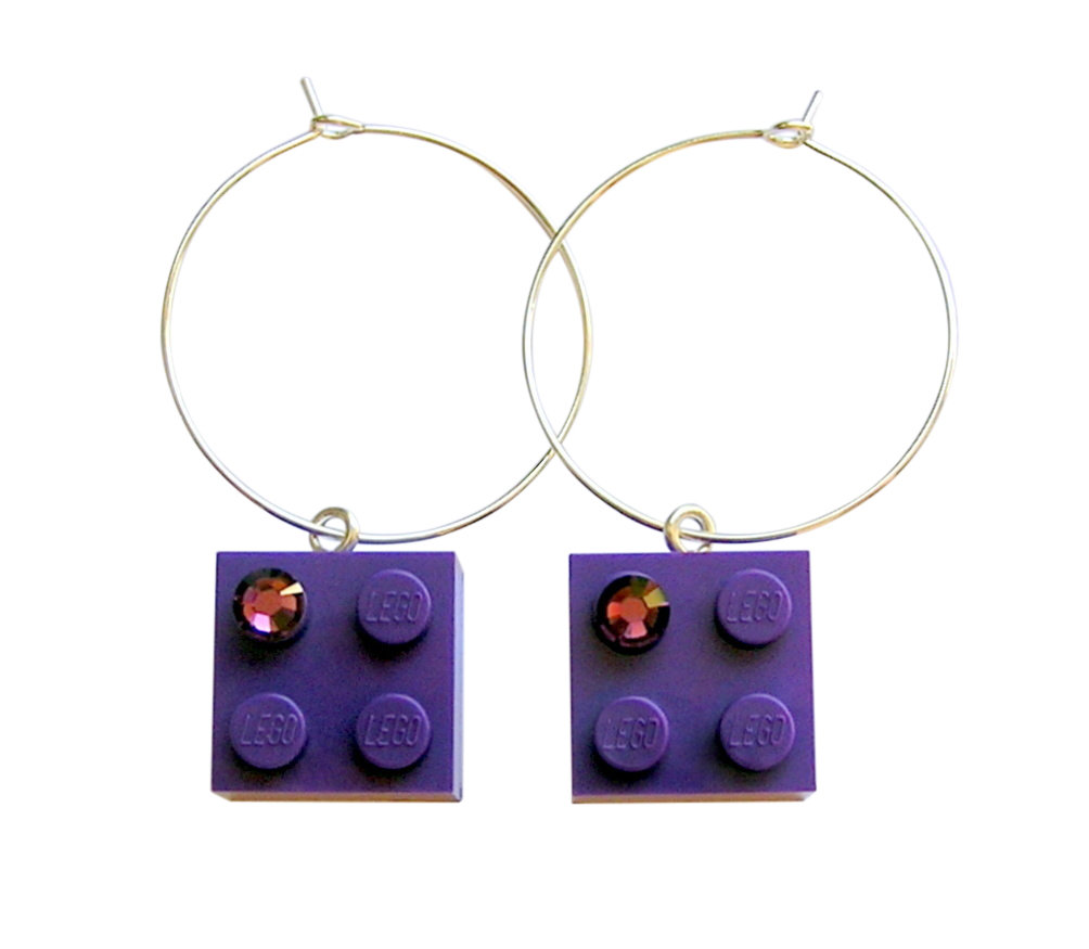 ​Purple LEGO® brick 2x2 with a Purple SWAROVSKI® crystal on a Silver plated hoop