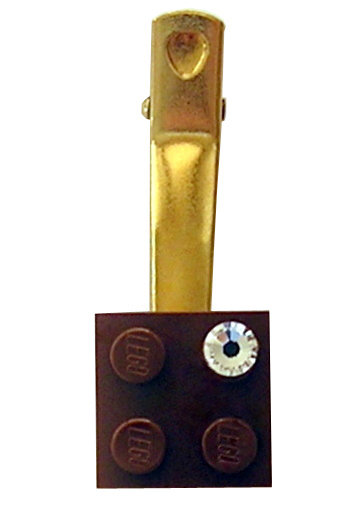 ​Brown LEGO® brick 2x2 with a ‘Diamond’ color SWAROVSKI® crystal on a Gold plated hair clip (one piece)
