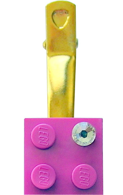 ​Dark Pink LEGO® brick 2x2 with a ‘Diamond’ color SWAROVSKI® crystal on a Gold plated hair clip (one piece)