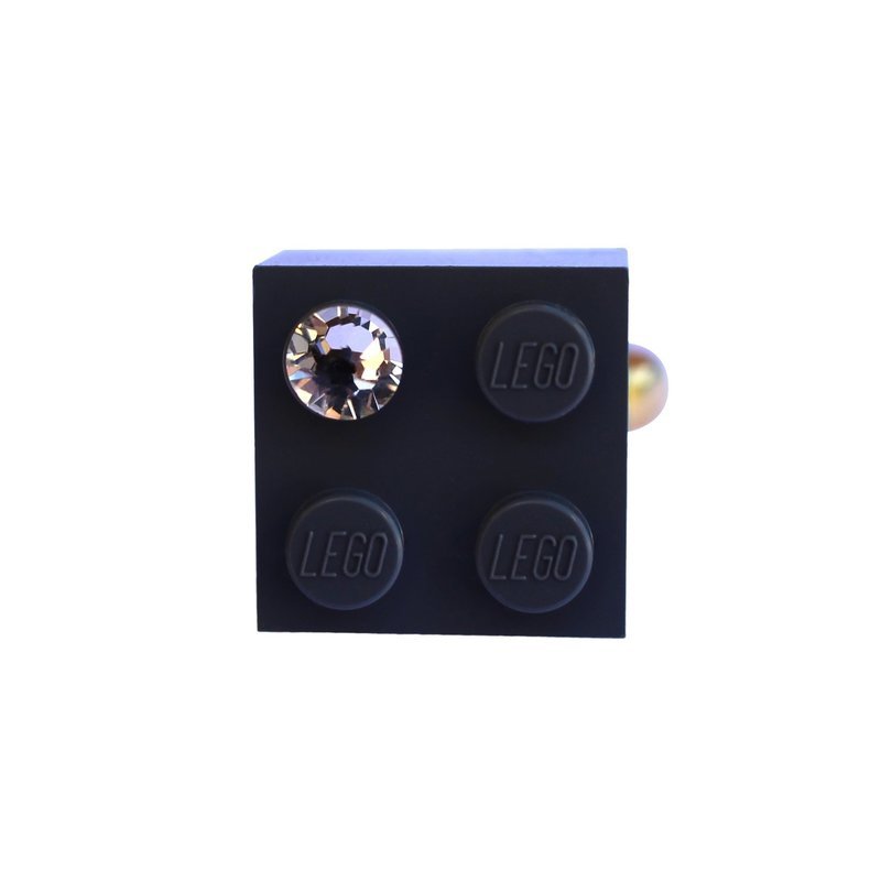 Gray LEGO® brick 2x2 with a ‘Diamond’ color SWAROVSKI® crystal on a Gold plated adjustable ring finding​