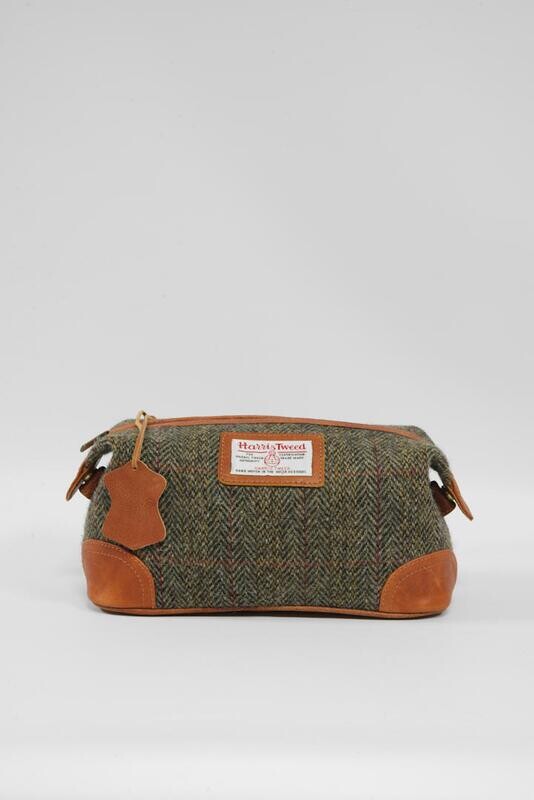 Harris Tweed Borve Washbag | HB127 (Tan Leather)