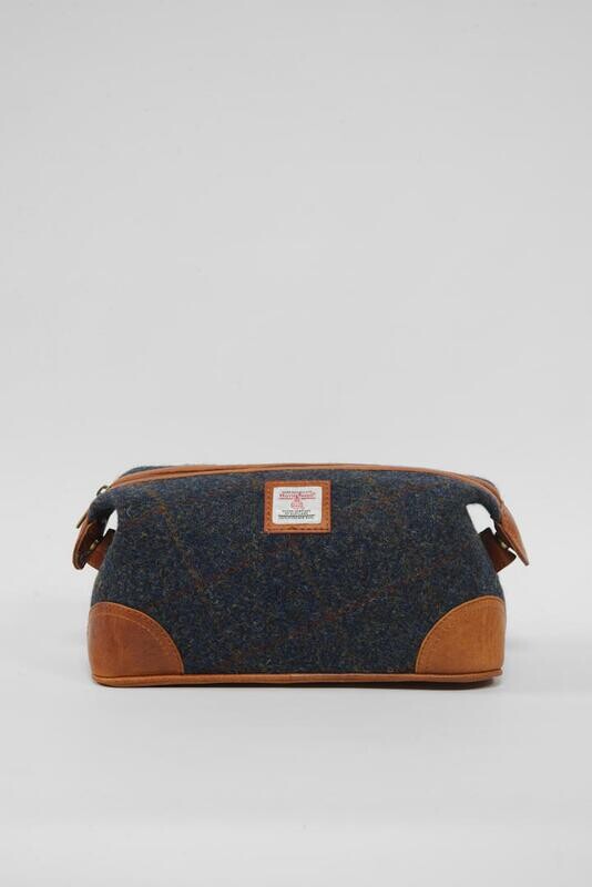 Harris Tweed Borve Washbag | A0239 (C) (Tan Leather)