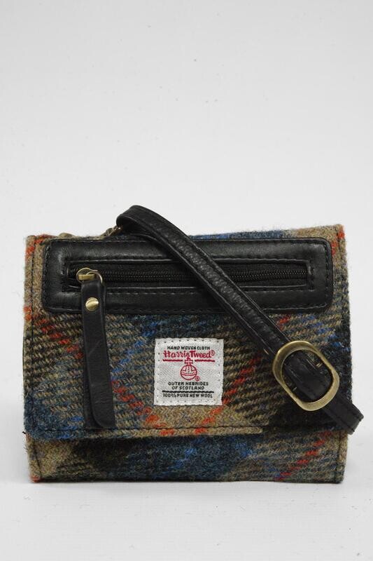Harris Tweed Walkers Bag | A0162 (C) Black Leather