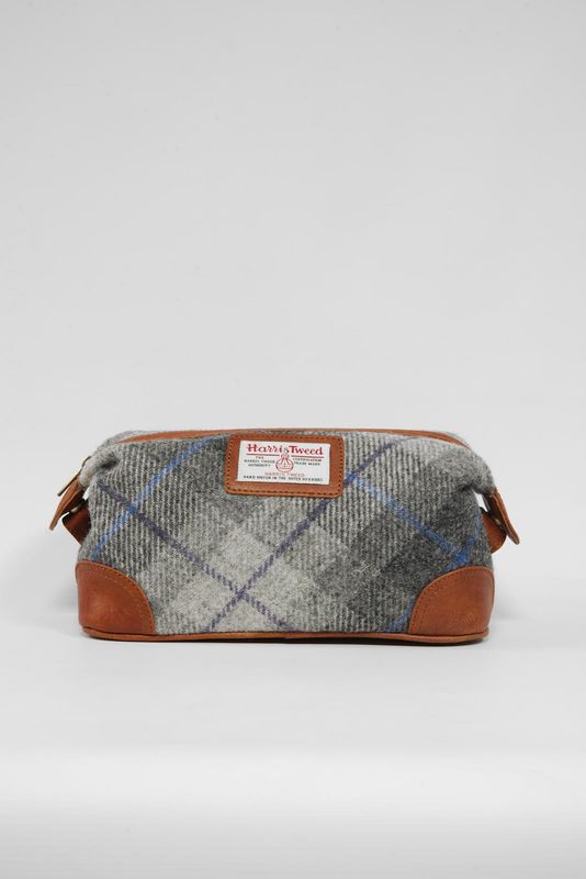 Harris Tweed Borve Washbag | A0187 (C) (Tan Leather)