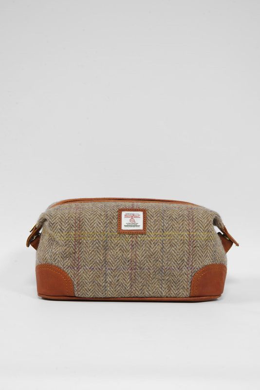 Harris Tweed Borve Washbag | HB137 (Tan Leather)