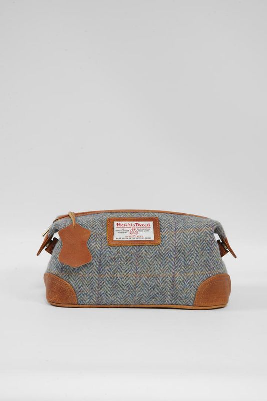Harris Tweed Borve Washbag | HB132 (Tan Leather)