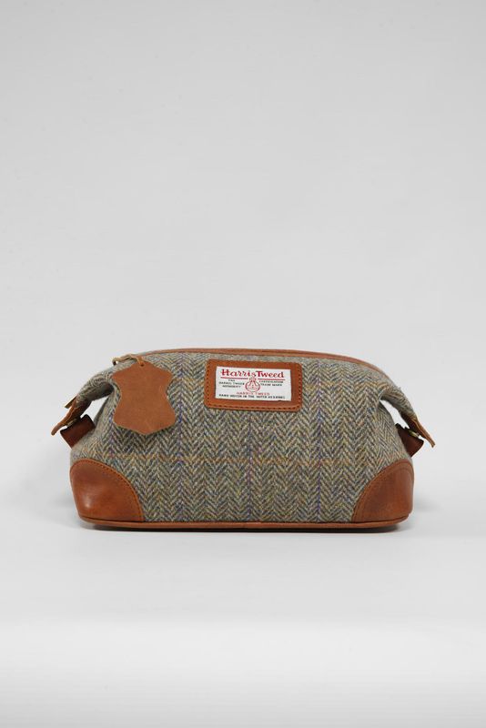 Harris Tweed Borve Washbag | HB107 (Tan Leather)
