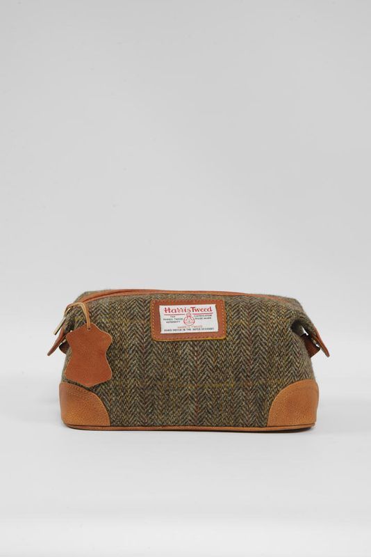 Harris Tweed Borve Washbag | HB127 (Tan Leather)
