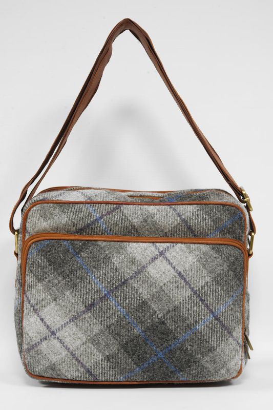 Harris Tweed Clisham Bag | A0187 (C) (Tan Leather)