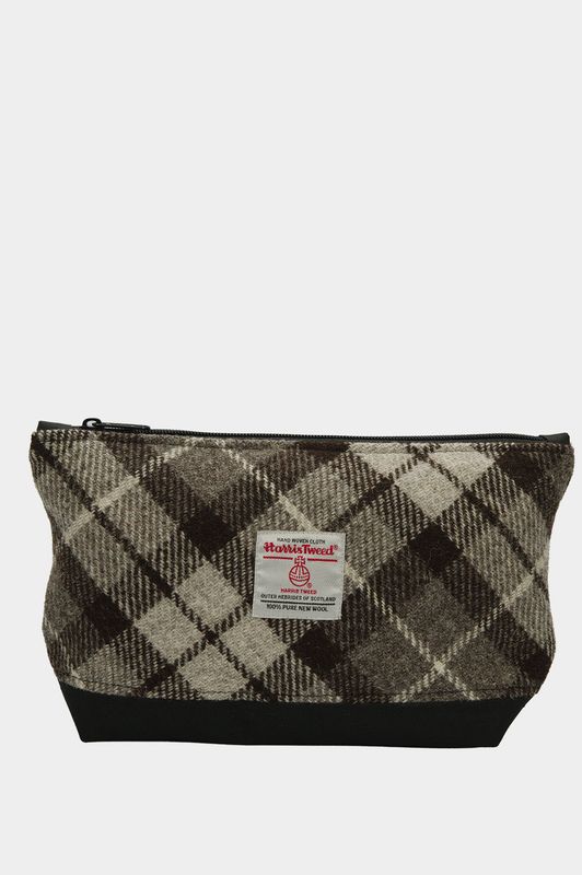 Harris Tweed Washbag | A0245 (C) (Black)