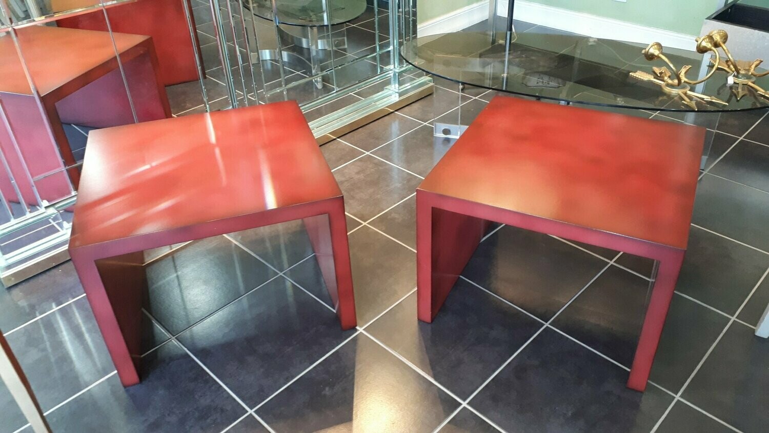 Paire de tables laquées (vendue)