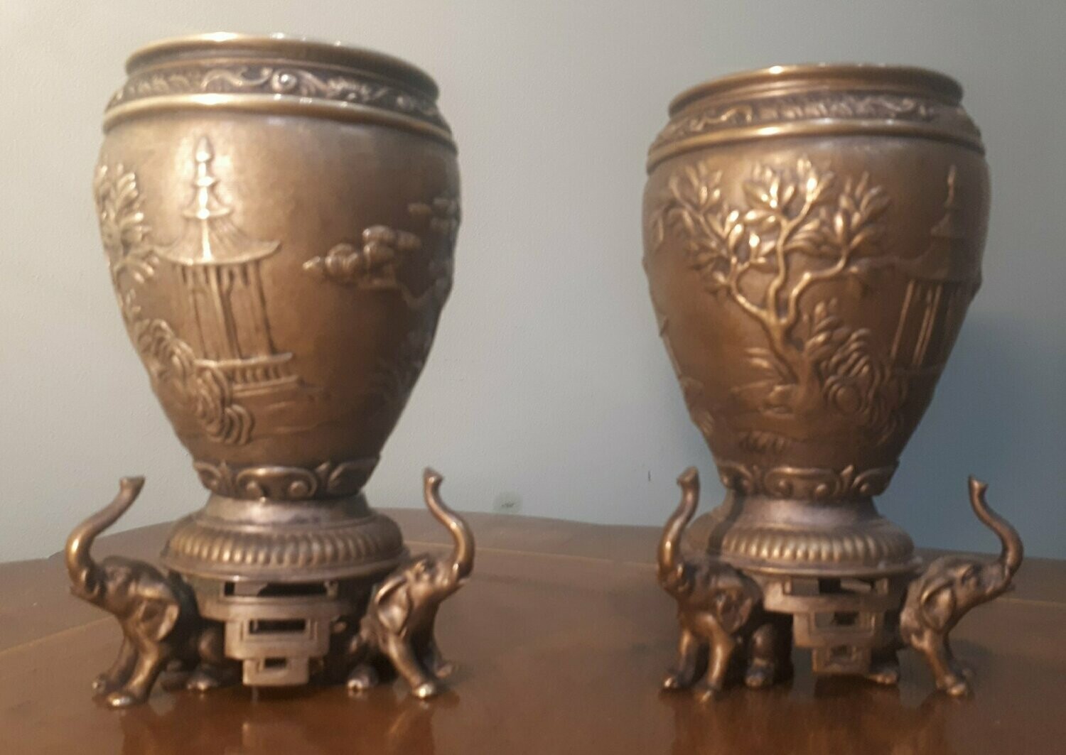 Paire de petits vases bronzes asiatiques (vendue)