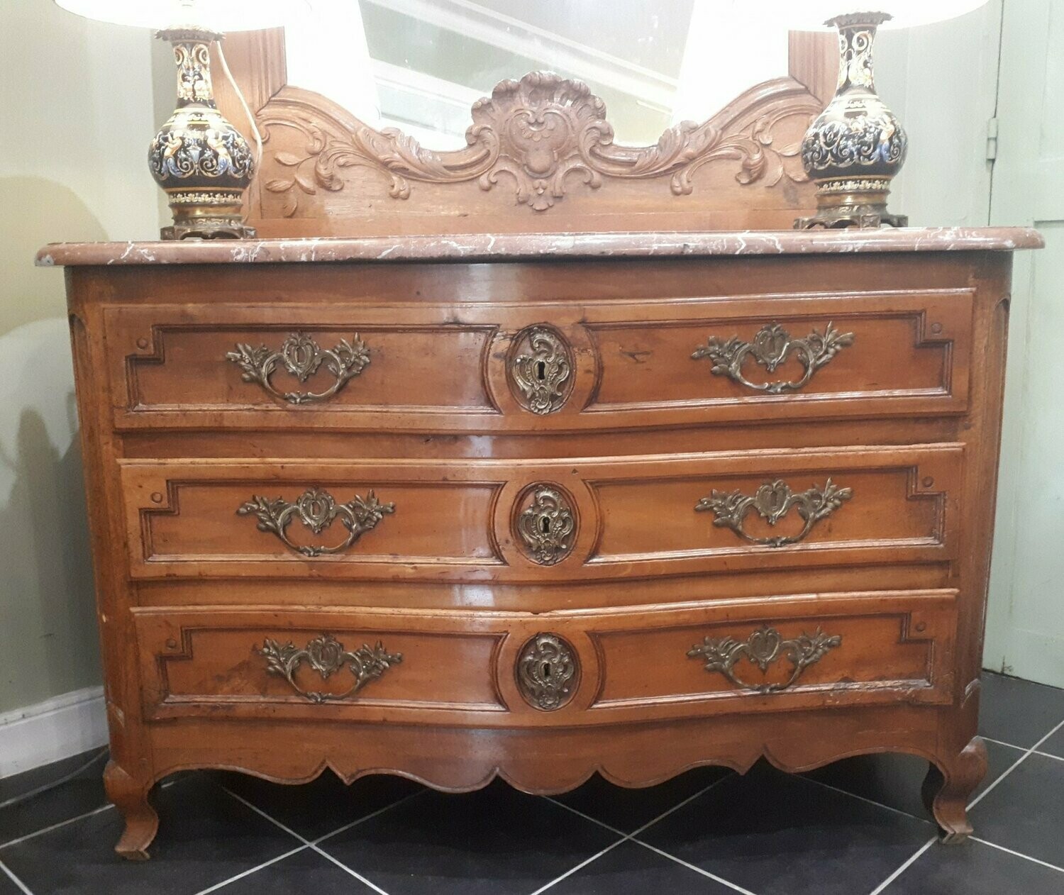 Commode rustique noyer XVIIIeme (Vendue)
