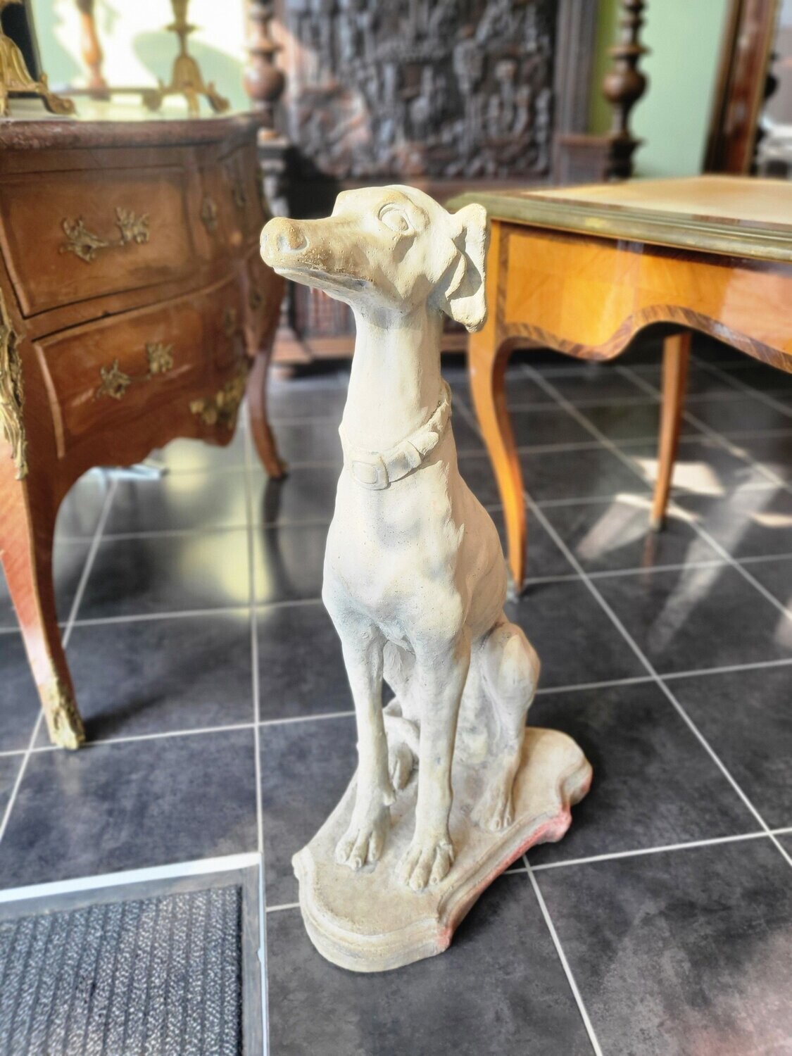 Paire de lévriers en pierre (Vendue)