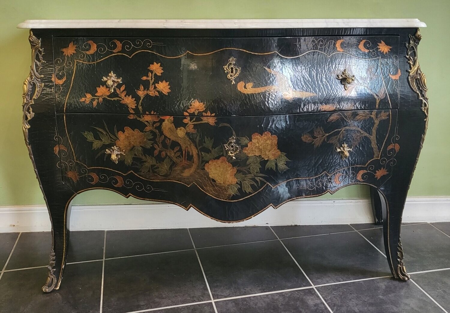 Commode laque asiatique