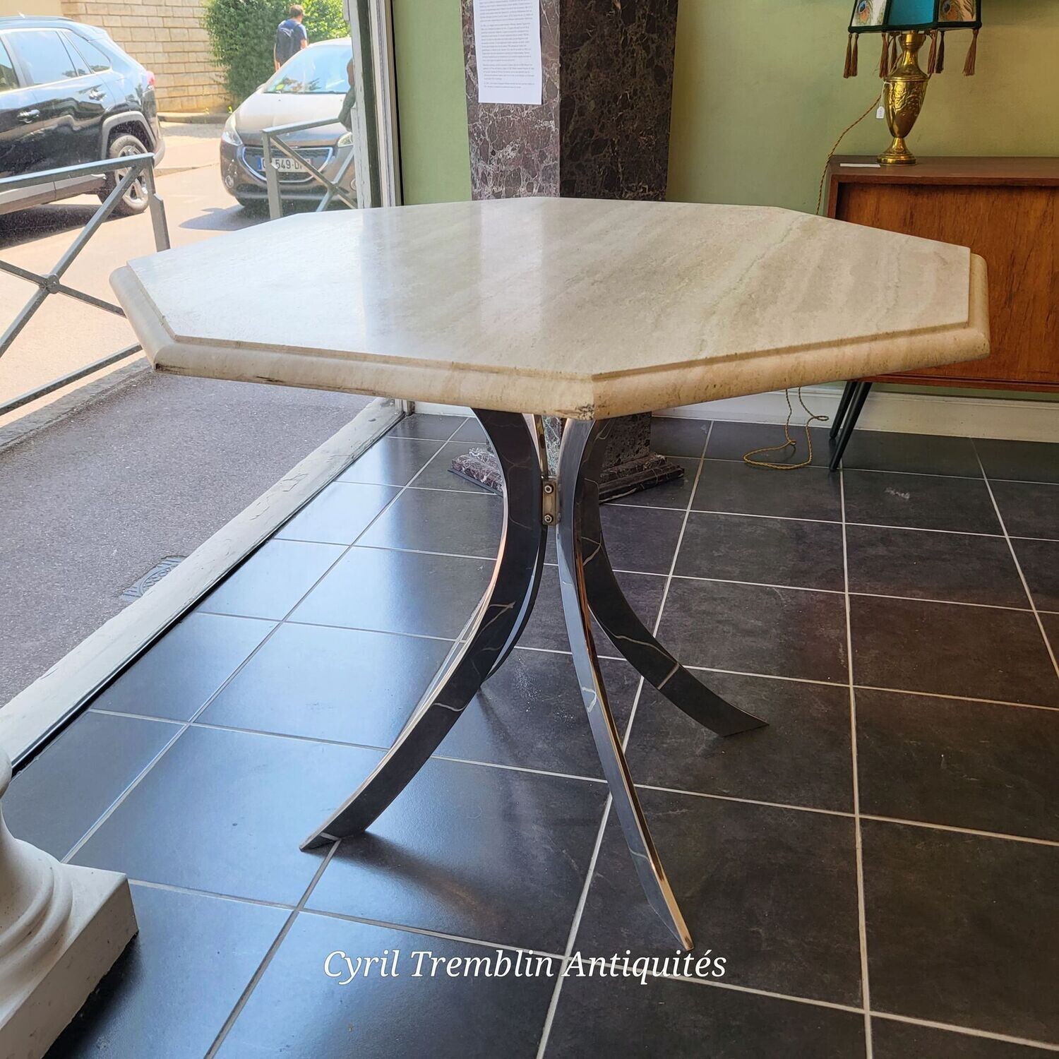 Table pied métal chromé et plateau travertin (Vendue)