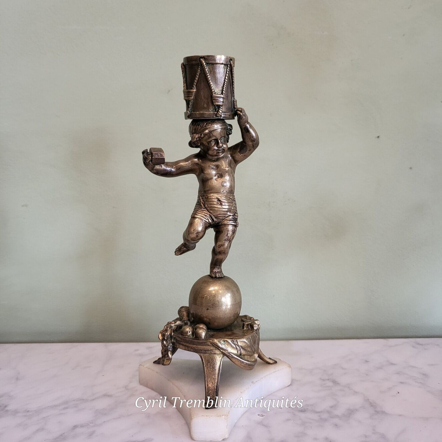Bronze Putti formant Bougeoir (Vendu)