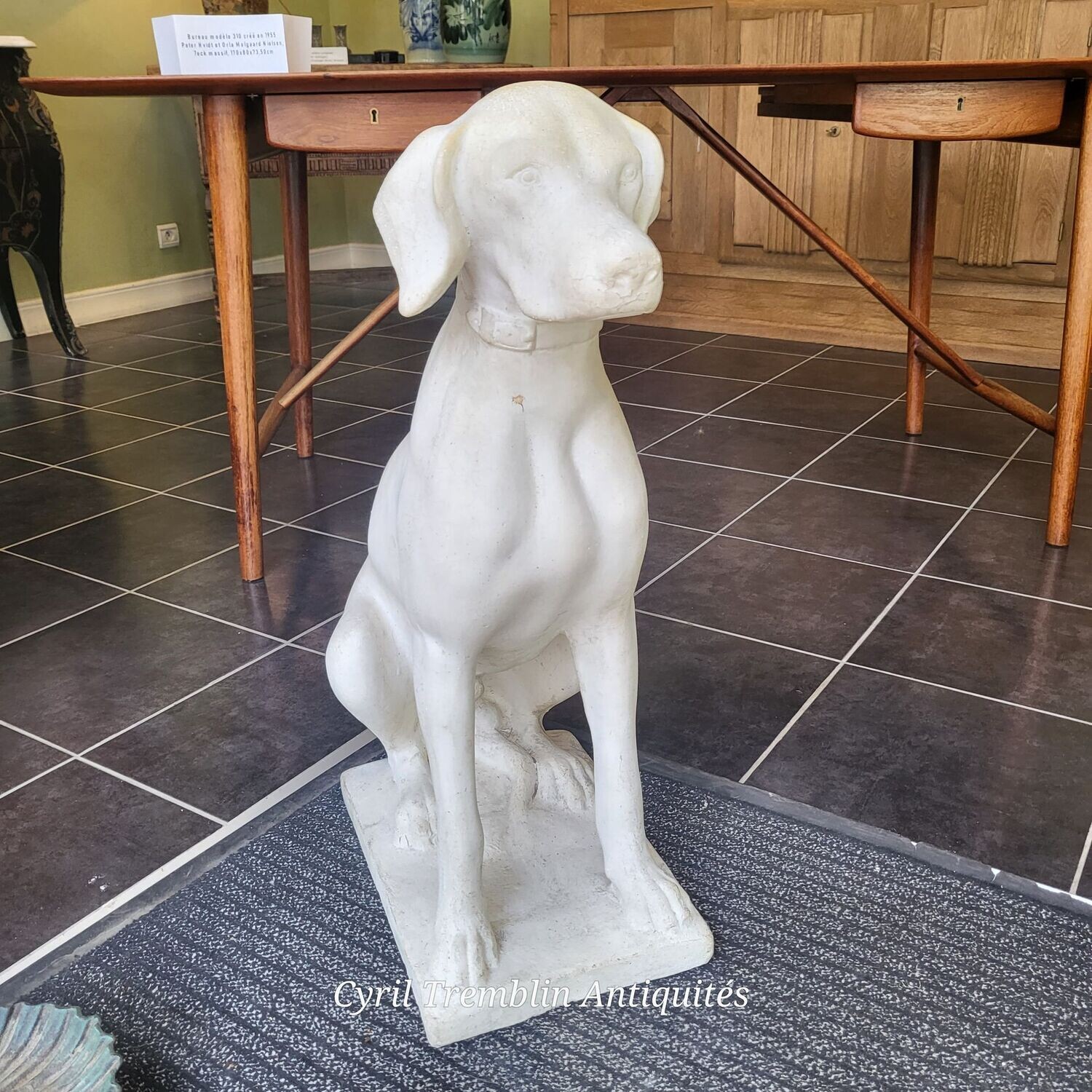 Chien en pierre reconstituée (Vendu)