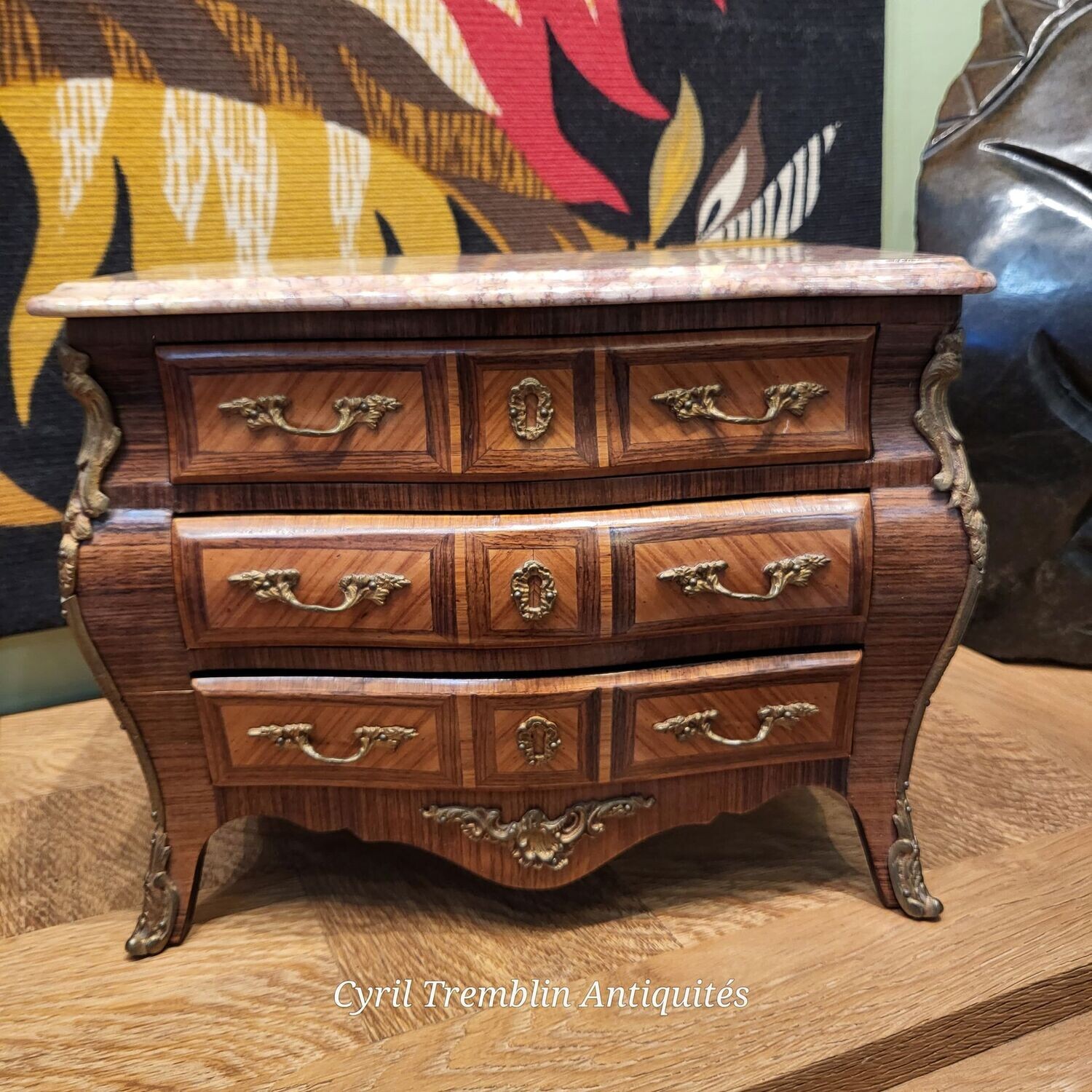 Commode miniature dite "de maitrise" (Vendue)
