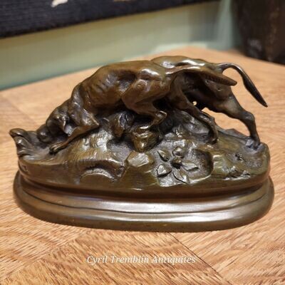 Petit bronze " Deux chiens de chasse" d'après Barye