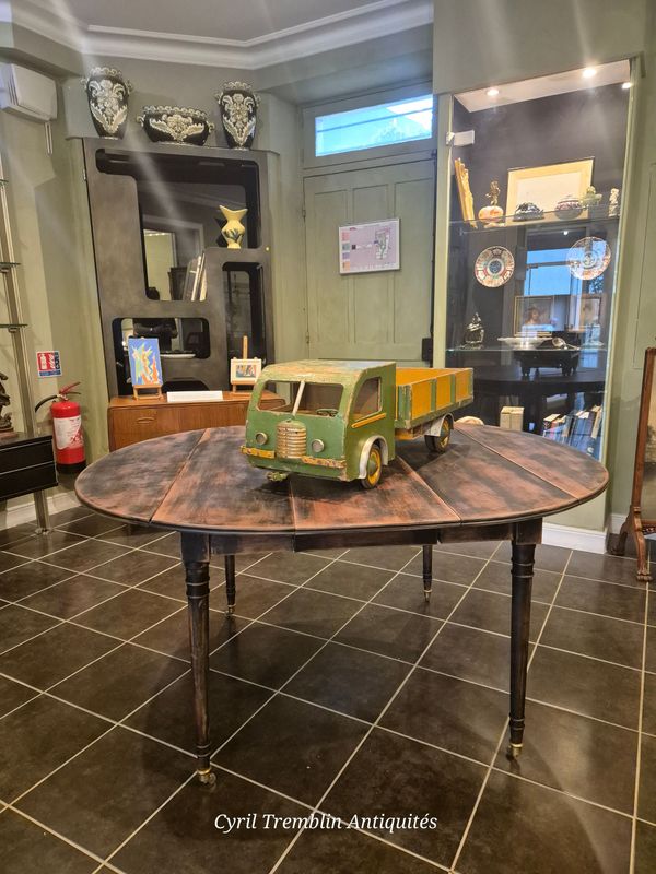 Table patinée noire
