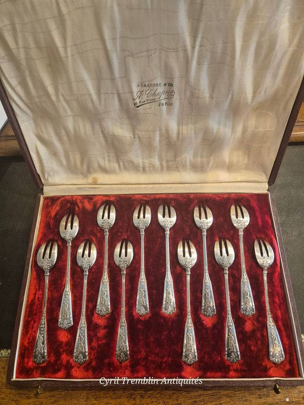Coffret 12 fourchettes à huitres (Vendu)