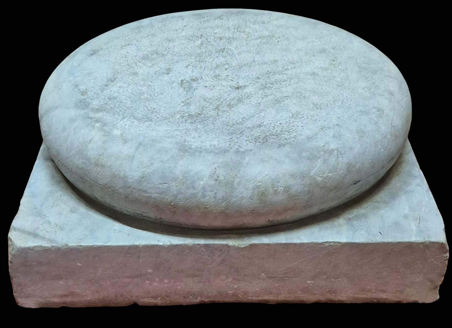 Important socle pour ornement de jardin