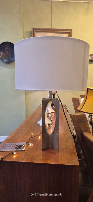 Lampe forme géométrique en métal