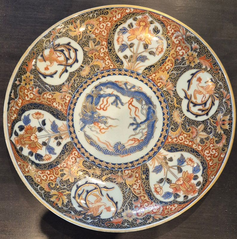 Important plat en porcelaine du Japon fin XIXeme