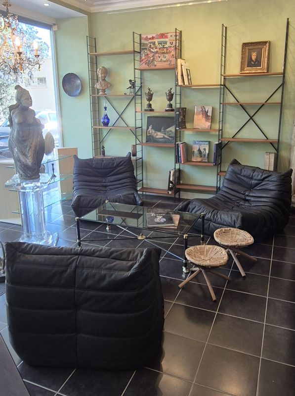 Ensemble de 3 chauffeuses "Togo" Ligne Roset