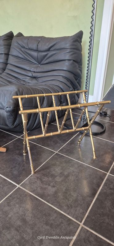 Porte-revues en métal doré façon bambou