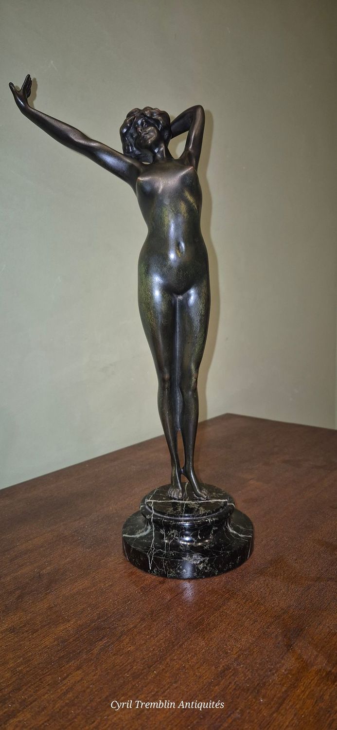 Bronze Bronze "Femme nue s'étirant" Art déco