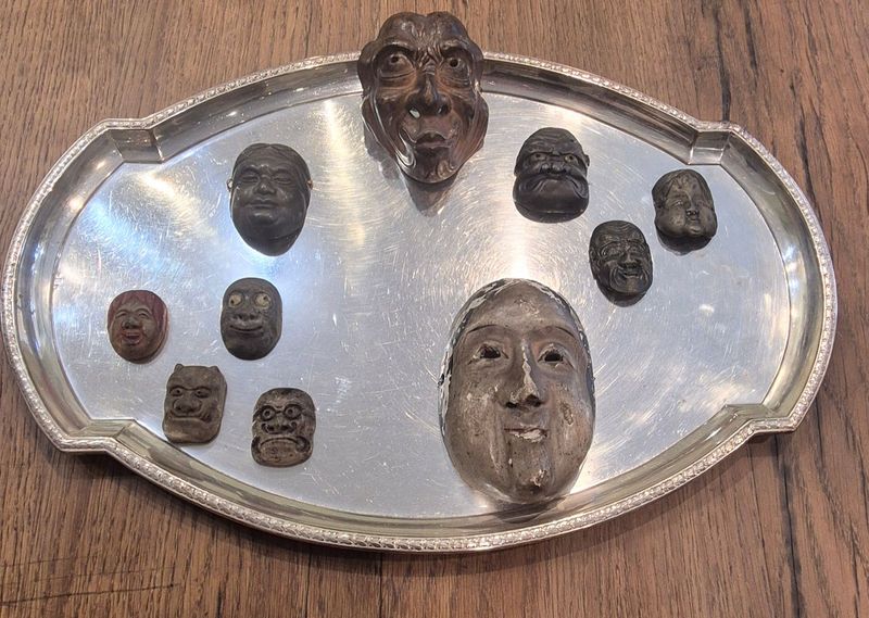 Ensemble de petits masques japonais divers