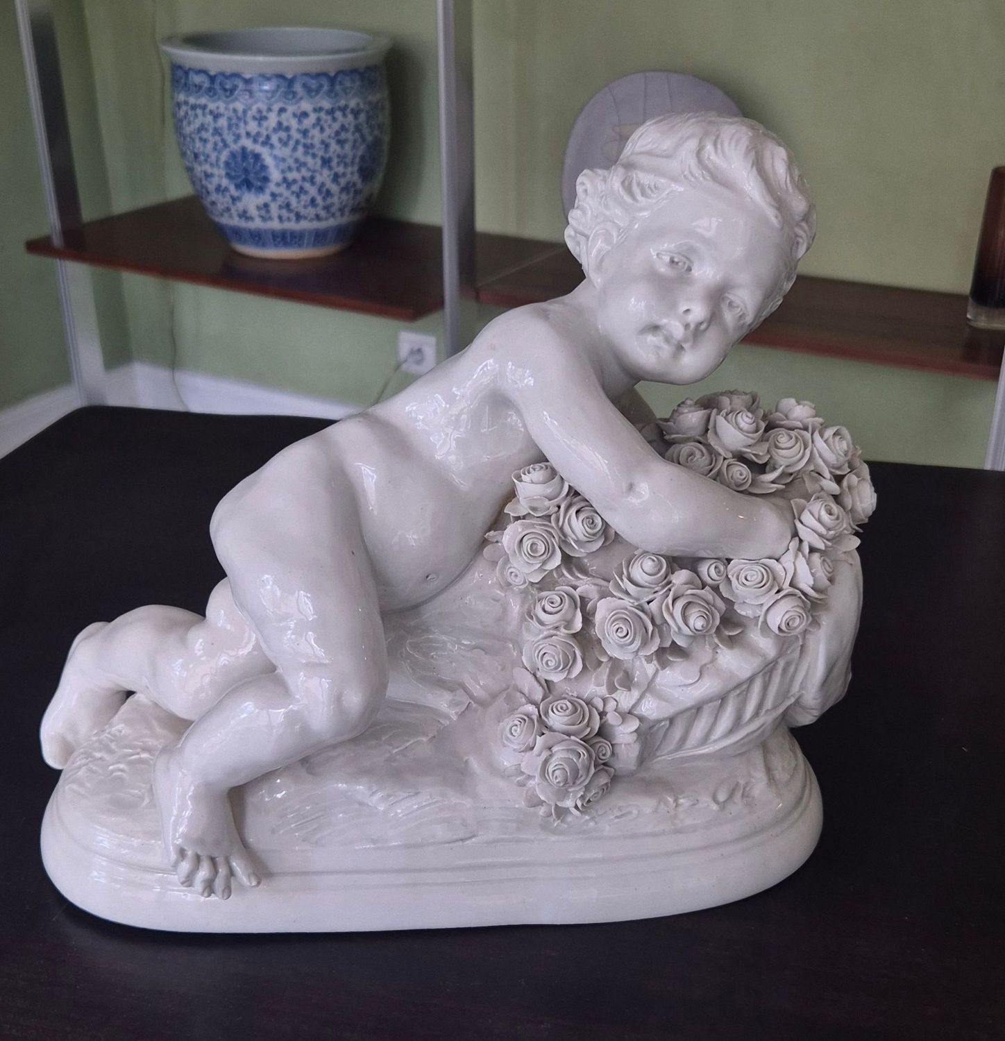 Putti en porcelaine blanche Putti en porcelaine blanche