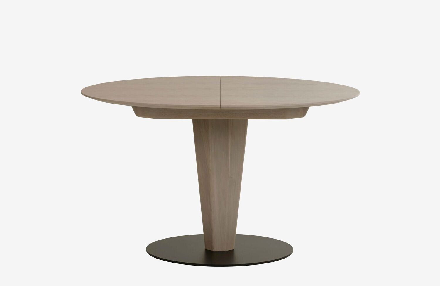 Bordeaux Round dining table with Pedestal by Stressless®