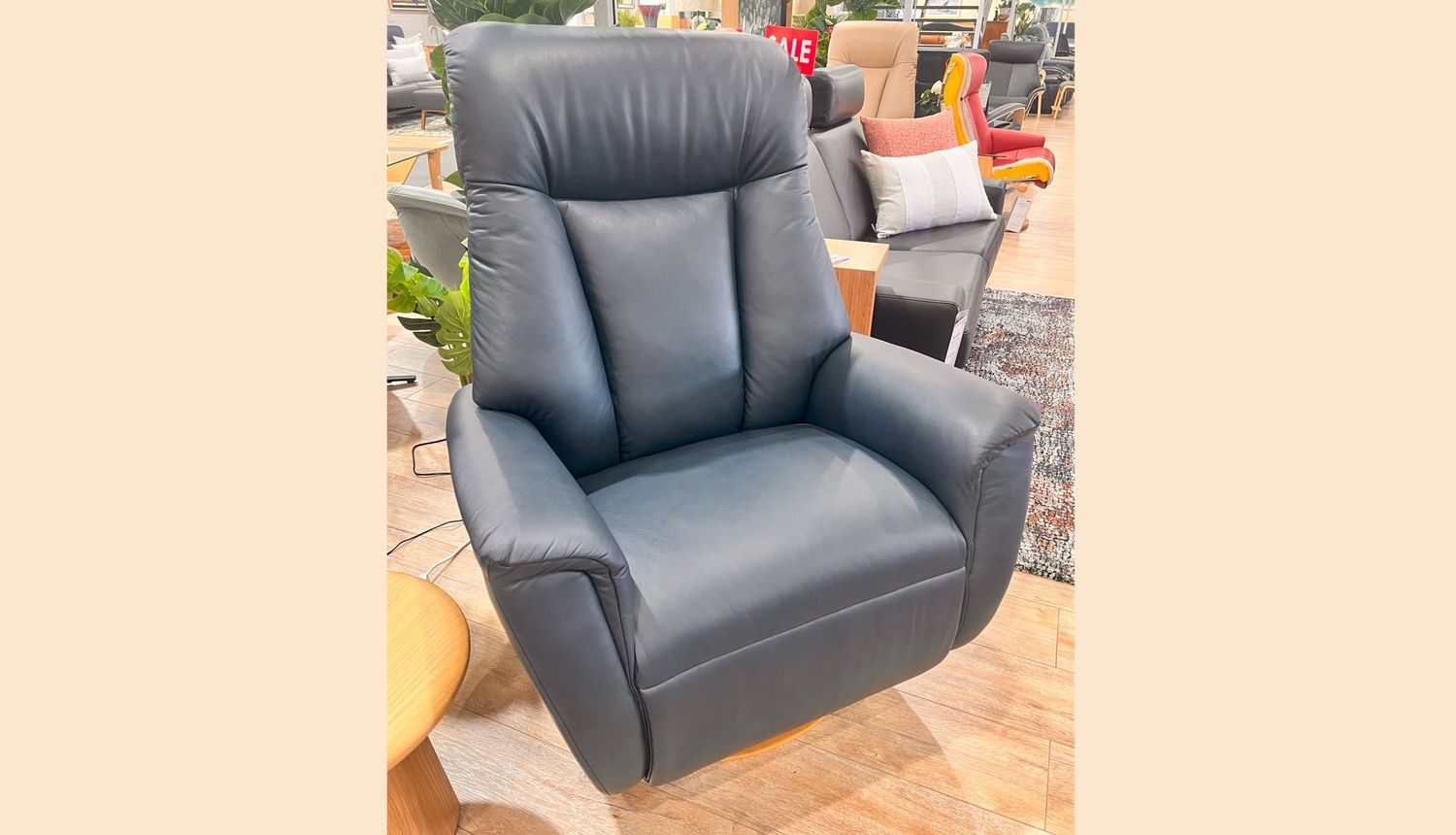 Wellington NexGen Extra Large Relaxer by IMG Floorstock Special