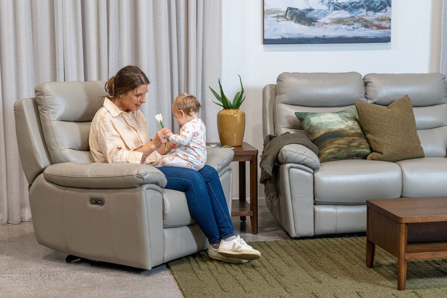 Derby Sofa by La-Z-boy Derby Sofa by La-Z-boy