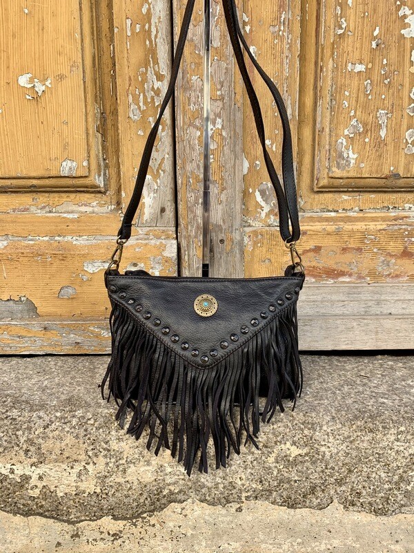 Pochette cloutée à franges noir