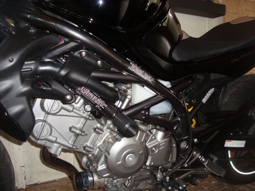 2017 and Newer Gen 3 SV650 Models - MotoSliders Frame Sliders and 8mm race Swing Arm Sliders sets