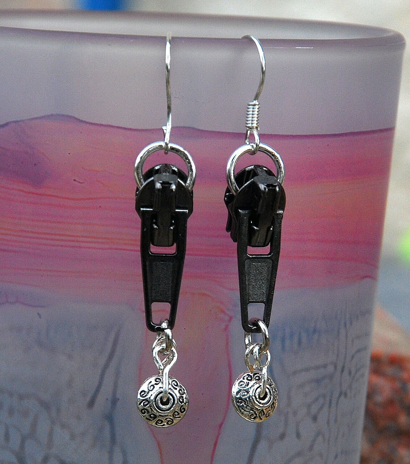 EARRINGS BLACK METAL ZIPPER