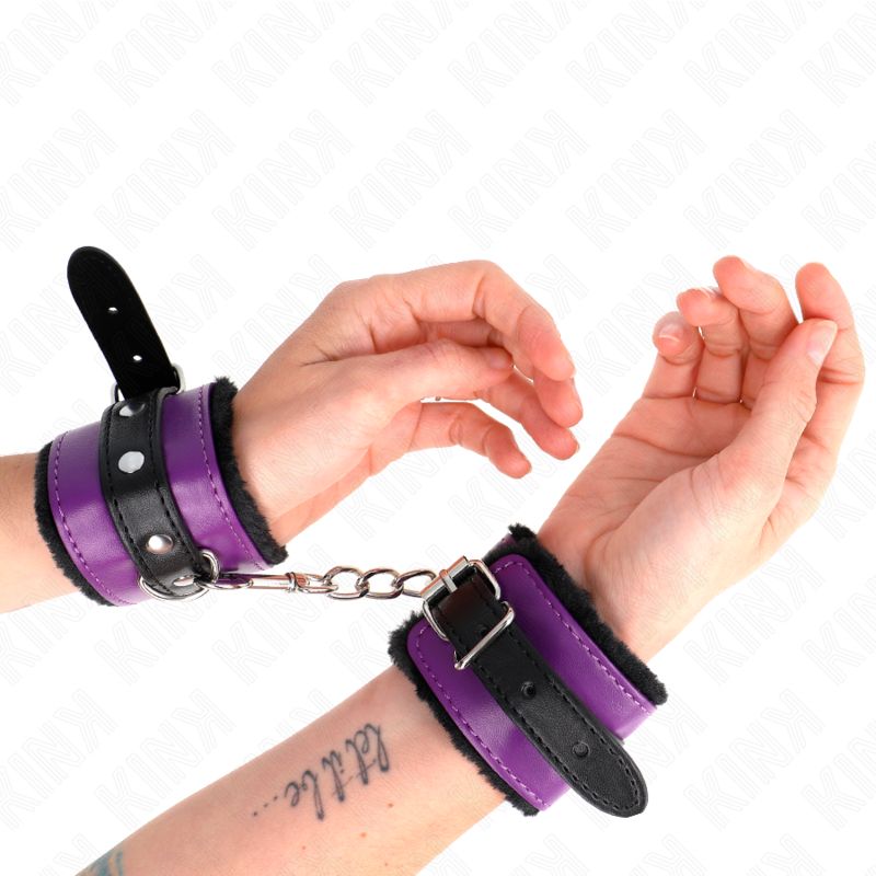 KINK - POGGIPOLSI PREMIUM FODERATI IN PELLICCIA NERI CON CINTURA VIOLA/NERA REGOLABILE 17-29 CM X 6 CM KINK - POGGIPOLSI PREMIUM FODERATI IN PELLICCIA NERI CON CINTURA VIOLA/NERA REGOLABILE 17-29 CM X 6…