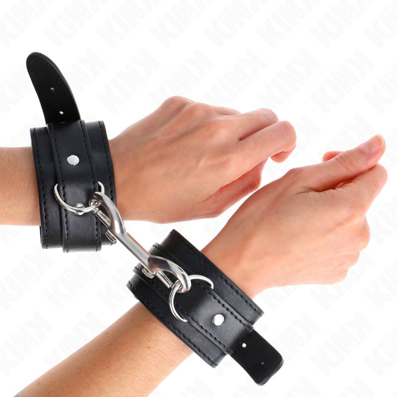 KINK - POTENZIALE DA POLSO FILA DI RIVETTI SINGOLA NERA REGOLABILE 17-28 CM X 5 CM KINK - POTENZIALE DA POLSO FILA DI RIVETTI SINGOLA NERA REGOLABILE 17-28 CM X 5 CM
